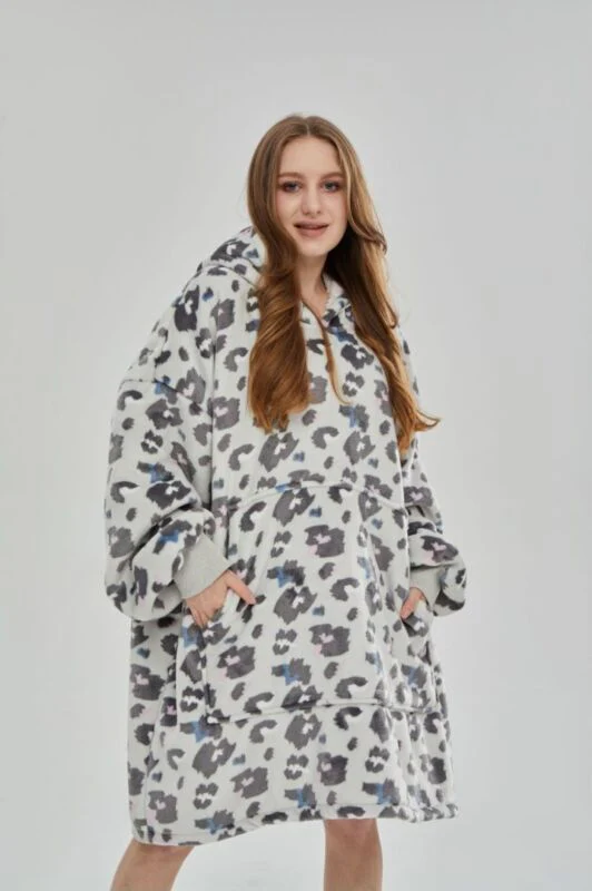 Oversized Winter Hoodie Blanket - Image 14