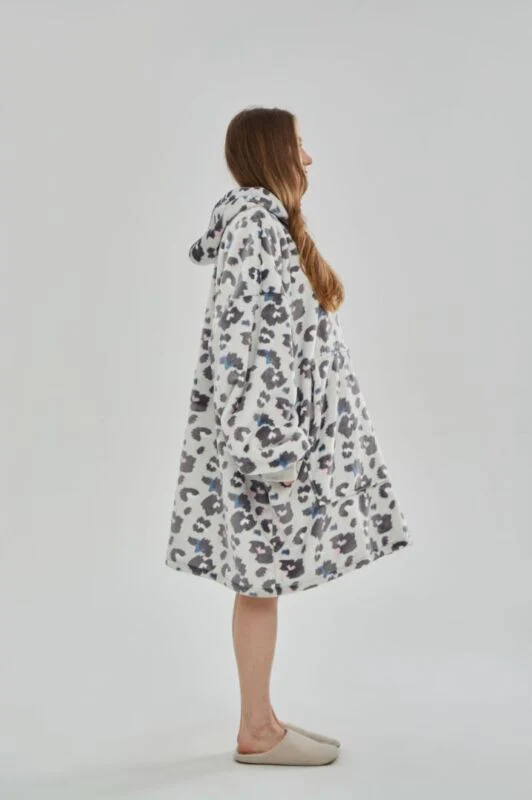 Oversized Winter Hoodie Blanket - Image 16