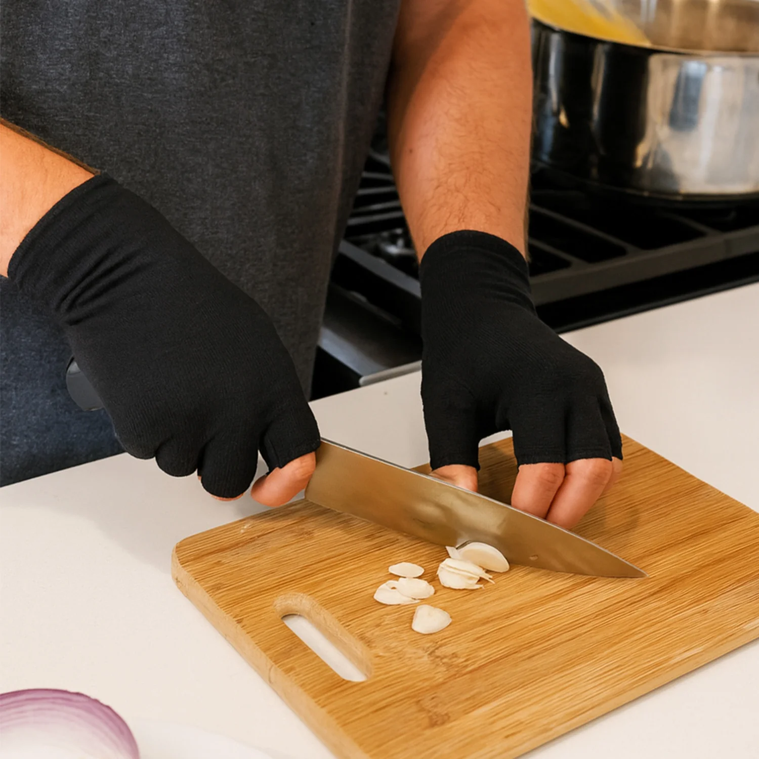 Pain Relief Therapeutic Heat Gloves - Image 4